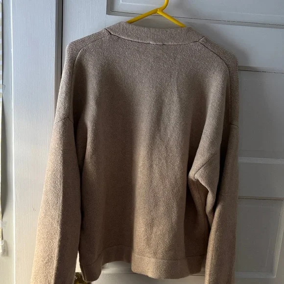 Faherty Women's Tan V-Neck Sweater - Picture 6 of 6
